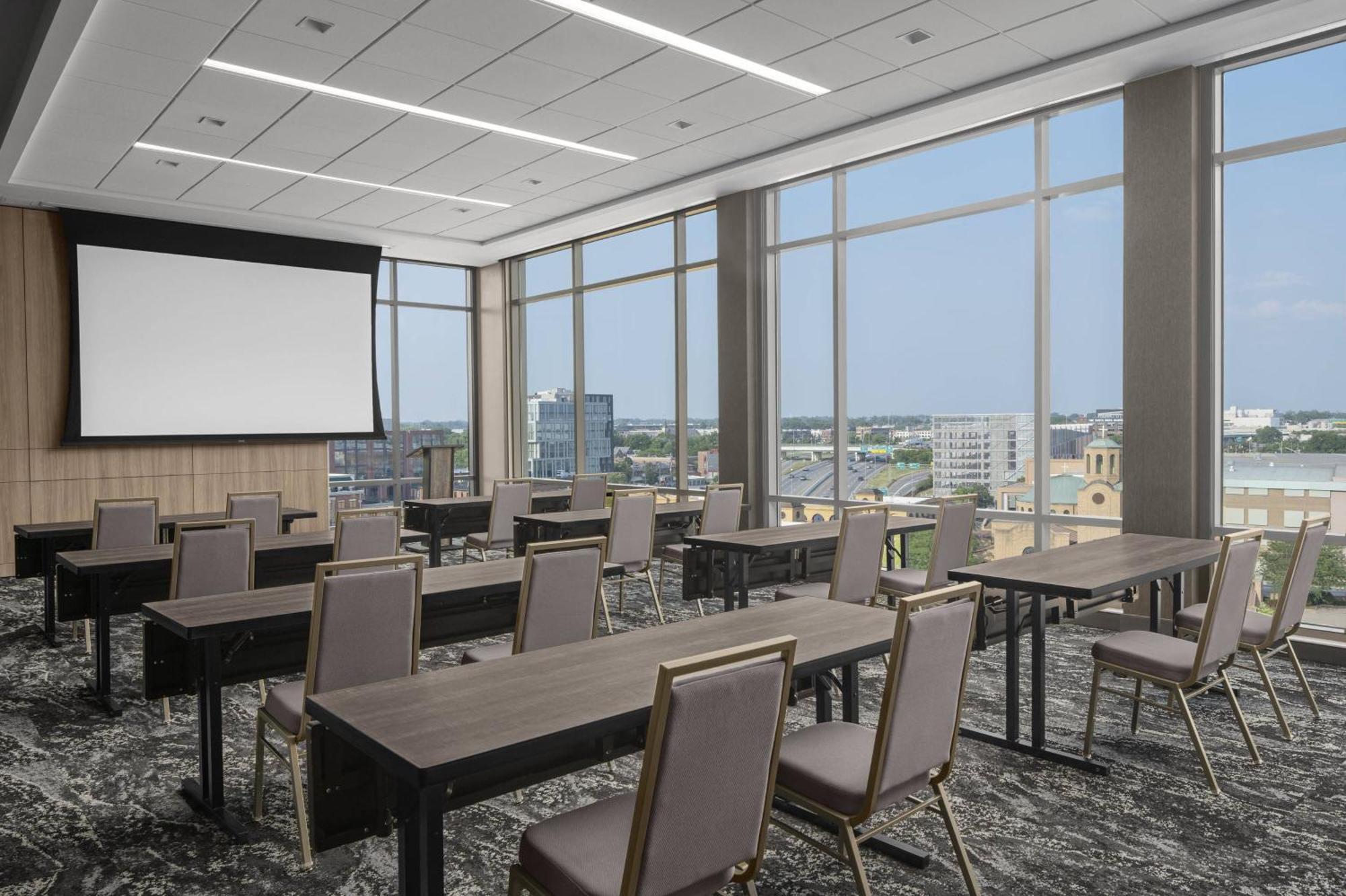 Ac By Marriott Downtown 4*